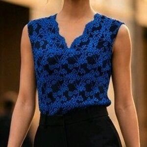 Boho Chic Jennie & Marlis Floral Lace Sleeveless Shell Top Small Blue Black